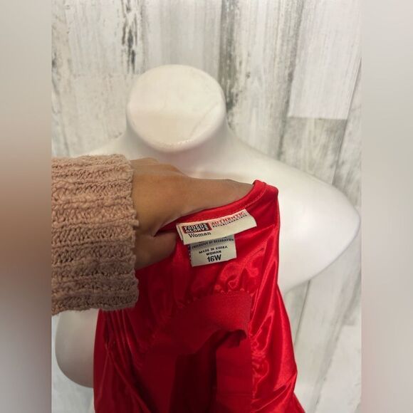 Red tank top - Picture 4 of 5